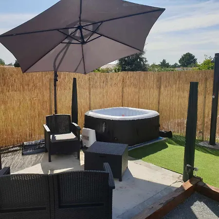 Beau Logement Avec Terrasse, Jacuzzi Et Terrain De Petanque Privatif A 5 Minutes De La Plage Audenge Exterior photo