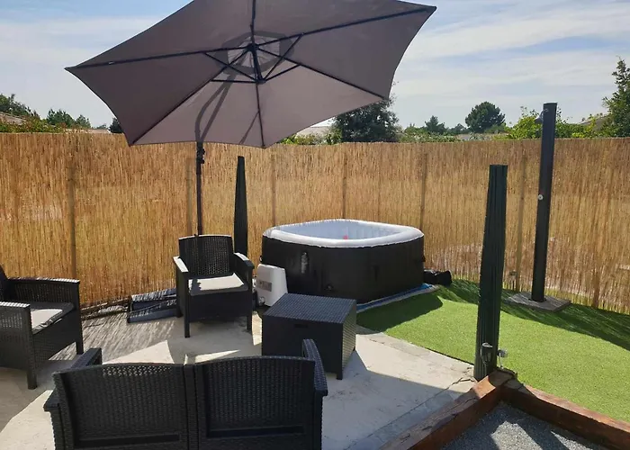 Beau Logement Avec Terrasse, Jacuzzi Et Terrain De Petanque Privatif A 5 Minutes De La Plage